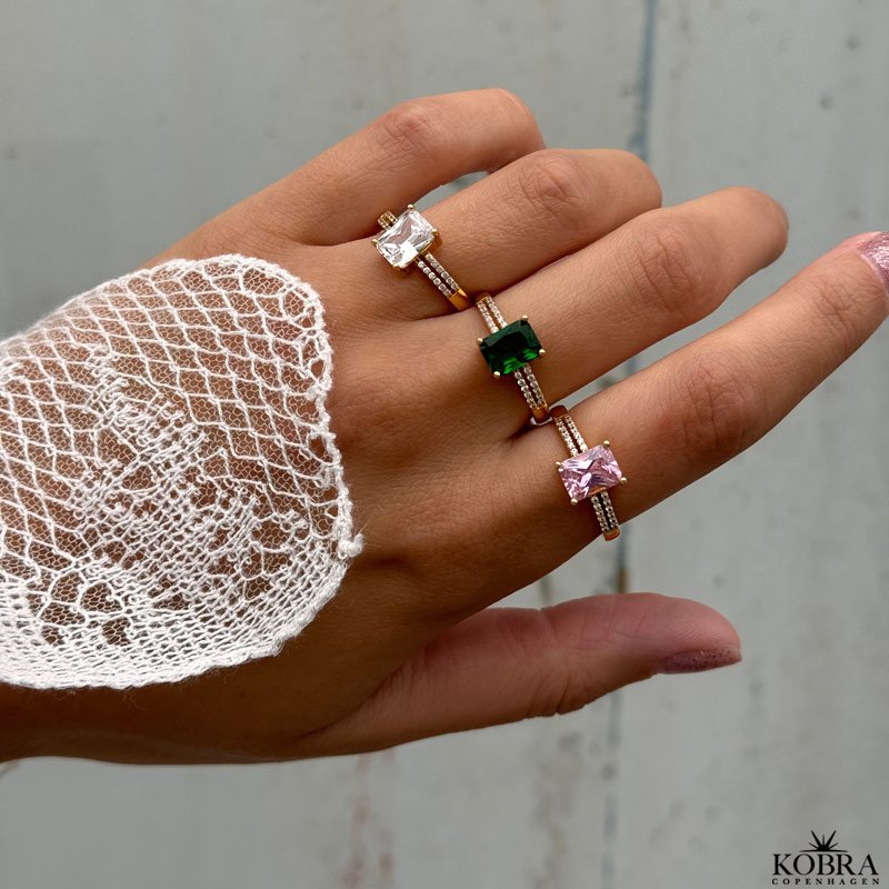 "Vanity" 18 karat forgyldt ring med grøn zirkonia sten