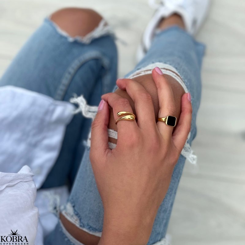 "Midnight" 18 karat forgyldt signet ring med sort onyx