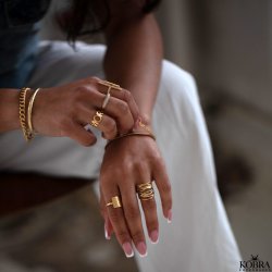 "Misty" square gold ring