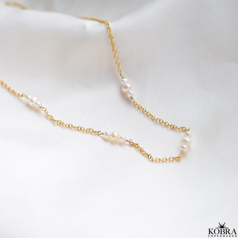 "Midsommar" gold-plated pearl necklace