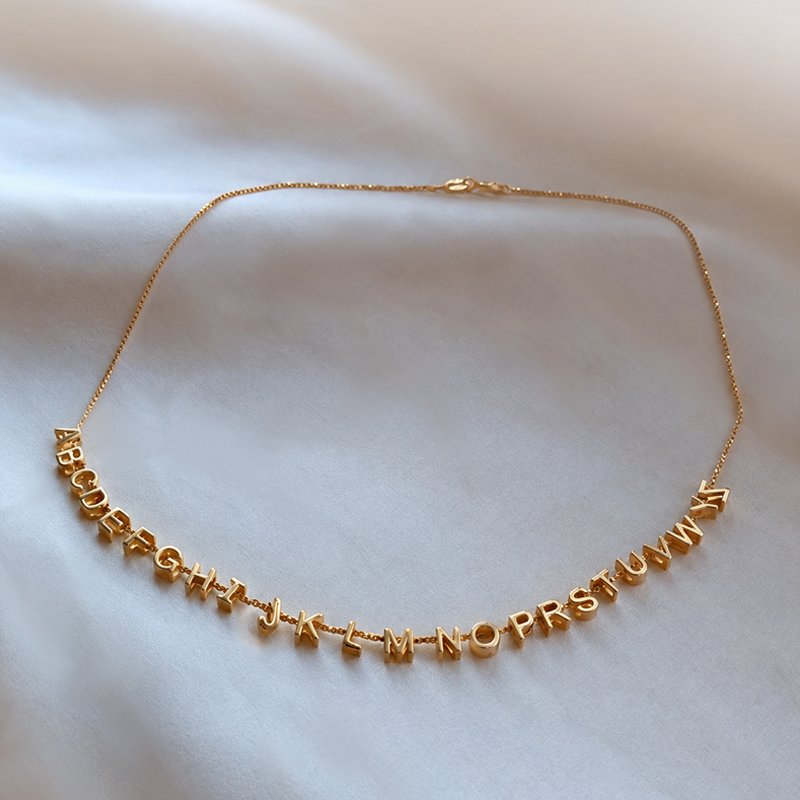 "Chloe" letter necklace in gold with 1 letter