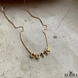 "Chloe" 18 karat forgyldt bogstav / navne halskde med 1 bogstav