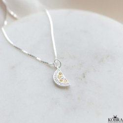 "Lemon Drop" Halskde i slv med citronskive og zirkonia