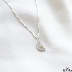 "Lemon Drop" Halskde i slv med citronskive og zirkonia