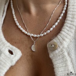 "Joanna" pearl necklace with white freshwater pearls in silver