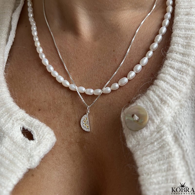 "Joanna" pearl necklace with white freshwater pearls in silver