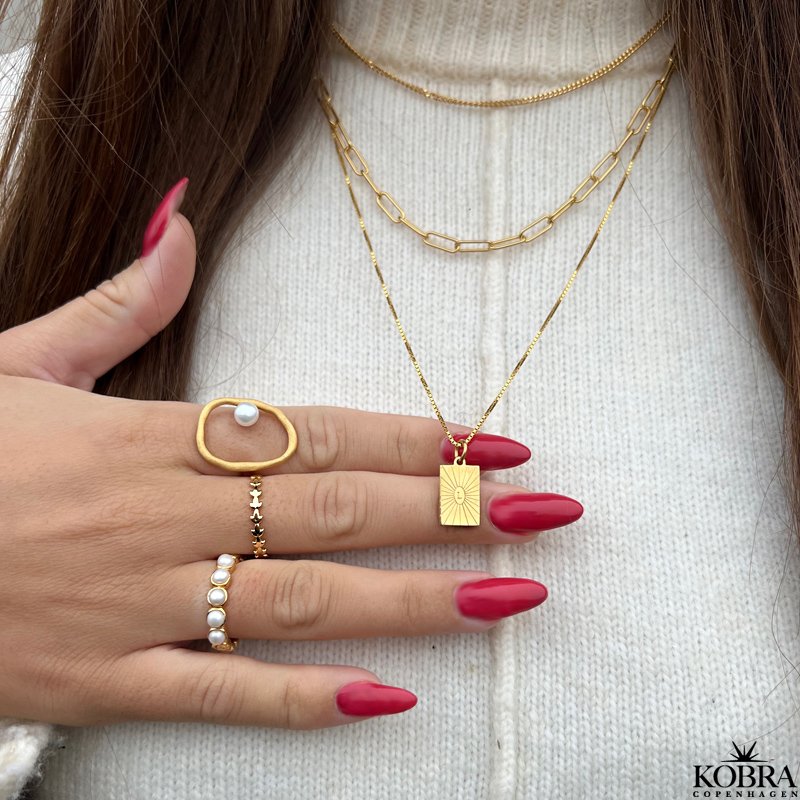 "Selma" large gold ring with freshwater pearl