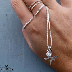 "Hoshi" hndlavet  Zodiac halskde i sterling slv med hvid sten