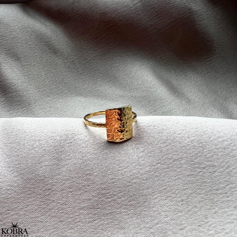 "Misty" square gold ring