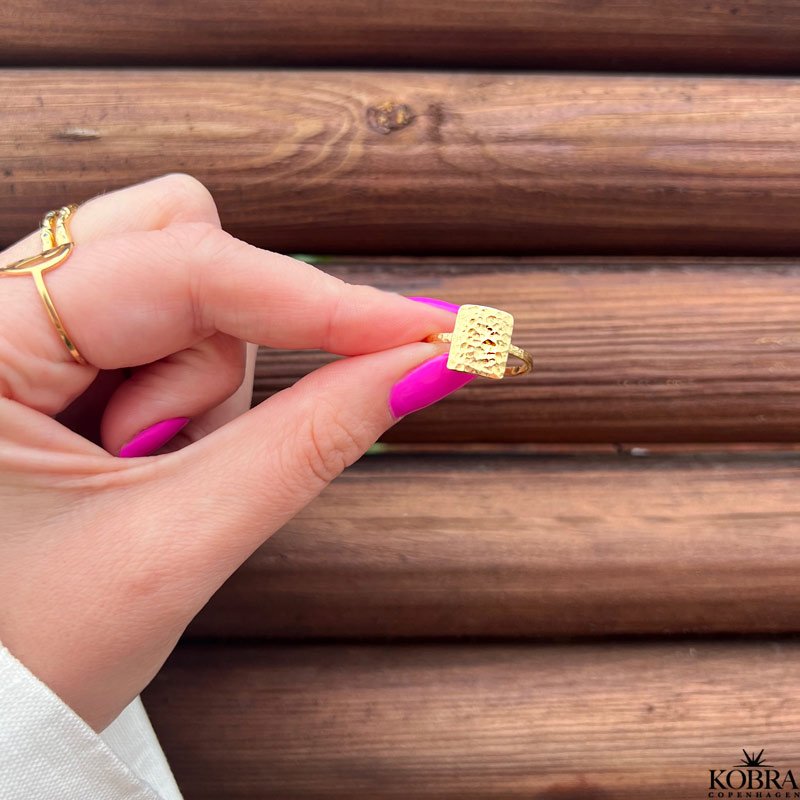 "Misty" square gold ring