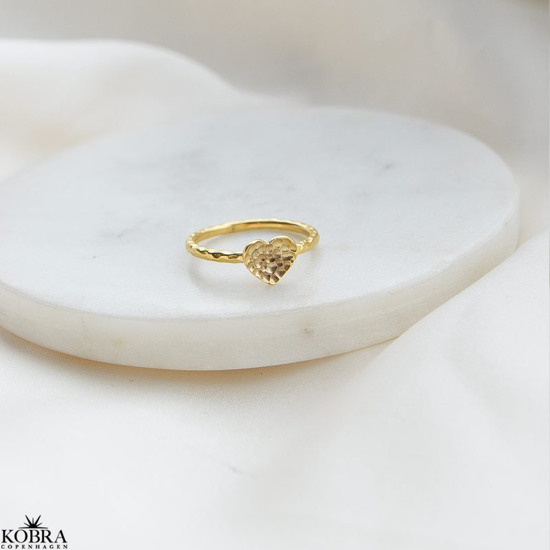 "Louisa" 18 karat forgyldt hammerslet hjerte ring