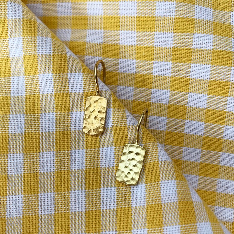 "Stone" 18 karat forgyldte hammerslet reringe