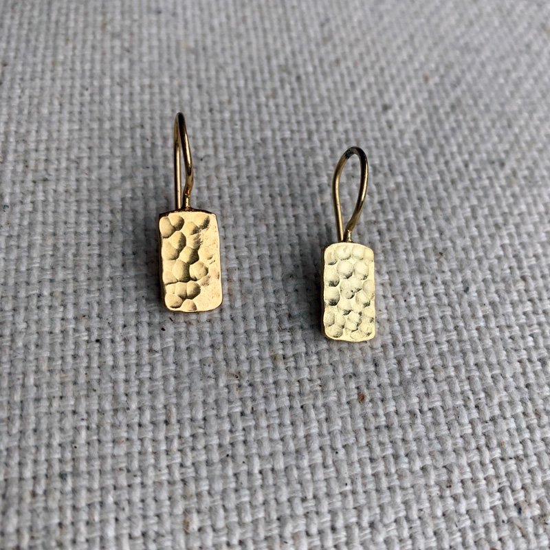 "Stone" 18 karat forgyldte hammerslet reringe