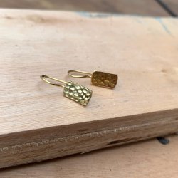 "Stone" 18 karat forgyldte hammerslet reringe