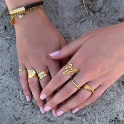 "Hailey" enkel guld ring med bl sten