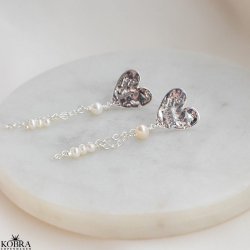 "Riannon" hammerslet slv hjertereringe hvide ferskvandsperler