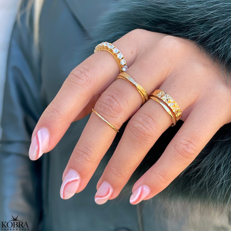 "Nikoline" 18 karat forgyldt ring med facetter