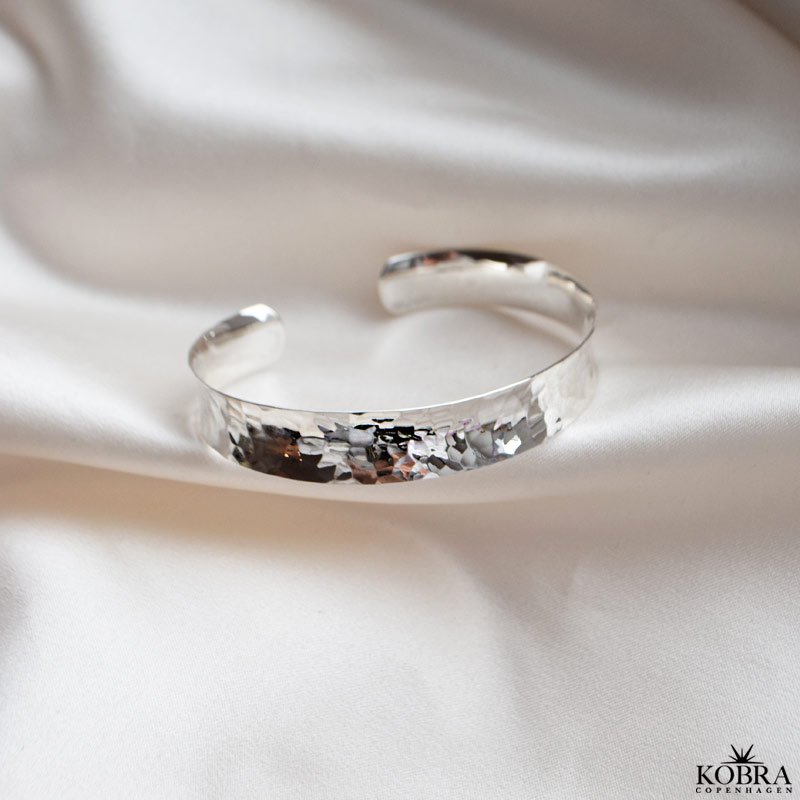 "Blake" hammerslet armbnd / armring i sterling slv