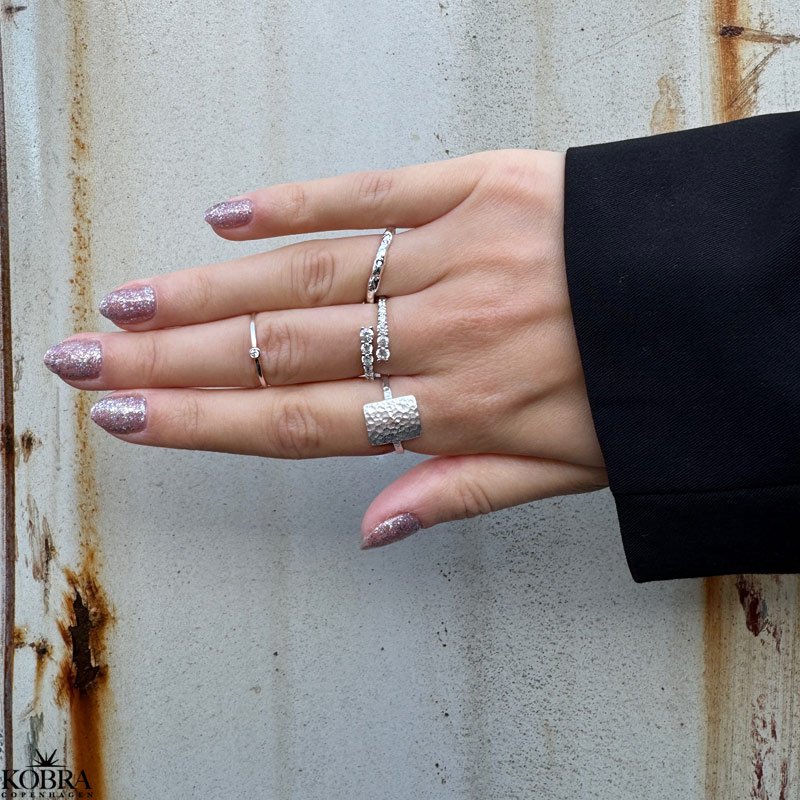 "Hailey" enkel slv ring med hvide sten