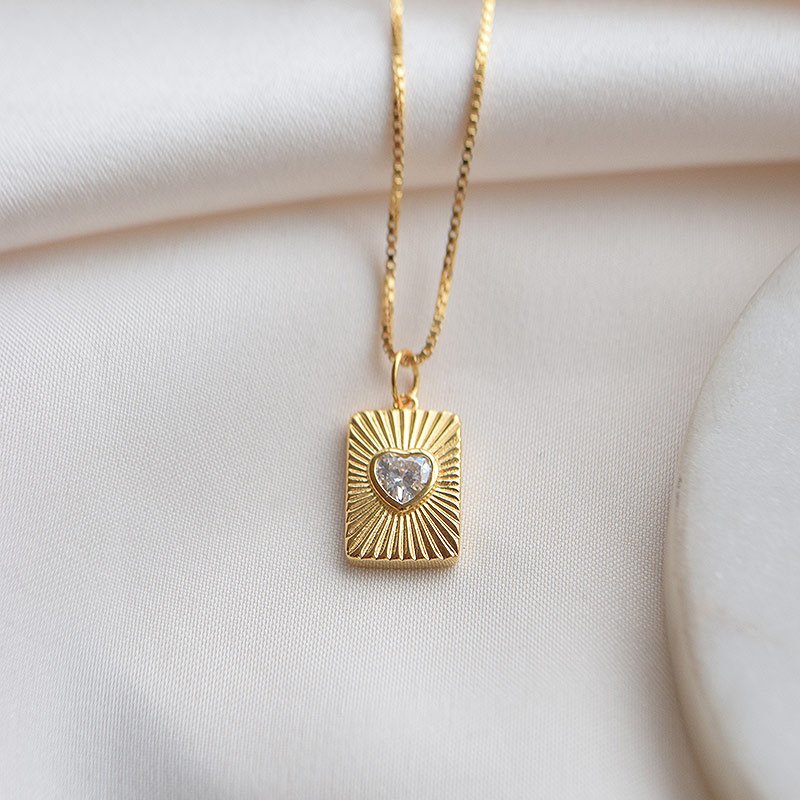 "Radiant Heart" halsband i 18k f�rgyllt