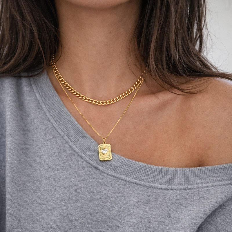 "Radiant Heart" halsband i 18k f�rgyllt