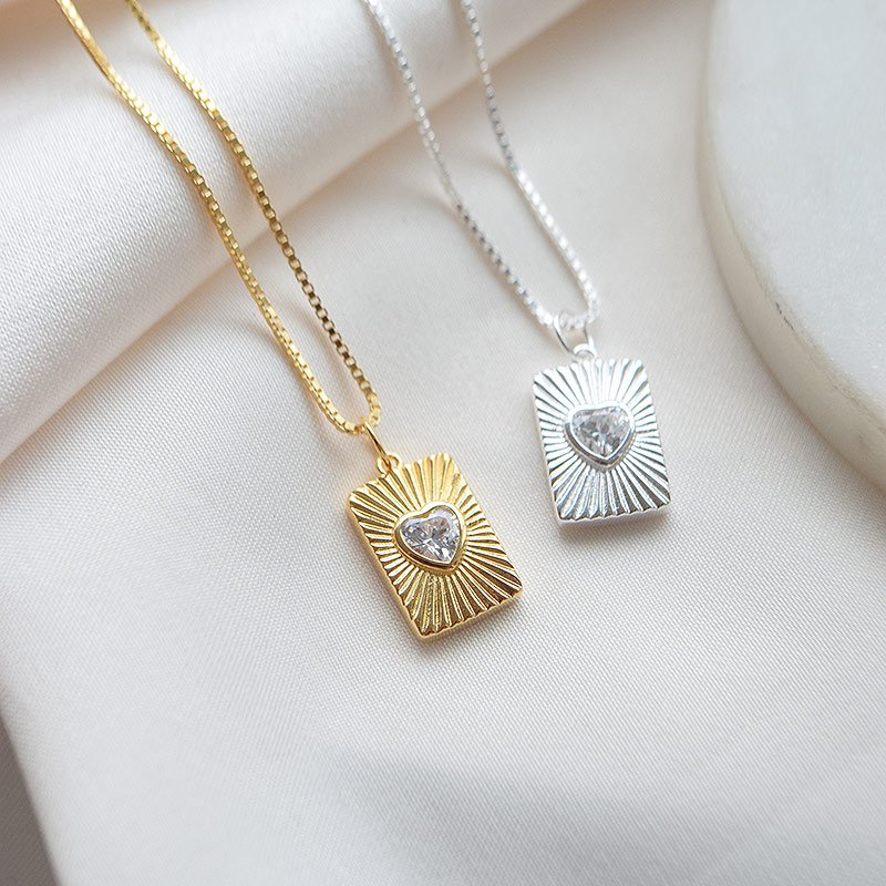 "Radiant Heart" halsband i 18k f�rgyllt