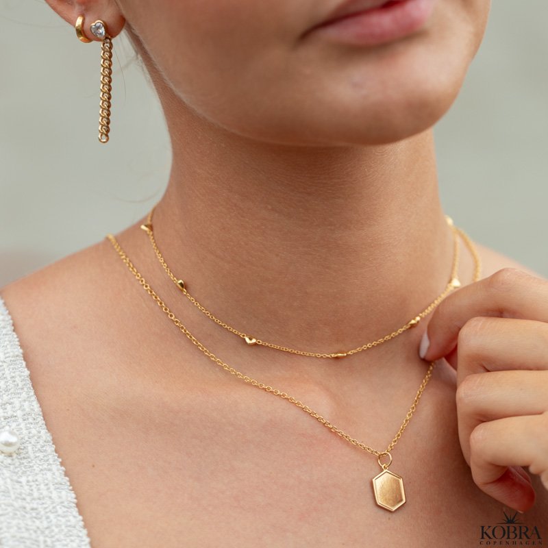 "Liva" guld choker med sm hjerter