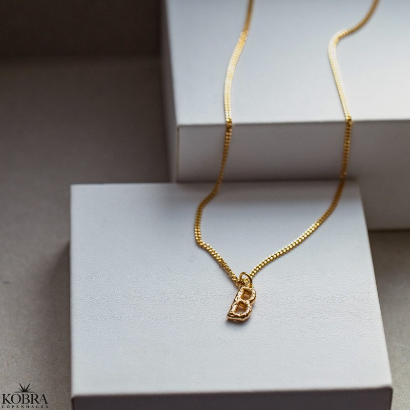 "Morton" guld halskde med dit bogstav