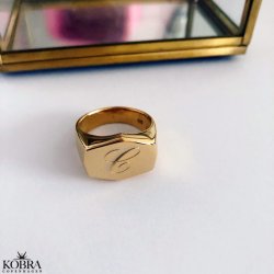 "Tokyo" gold ring with engraving