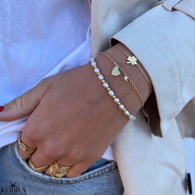 "Bellis" guld armbnd med treklver inklusiv personlig gravering