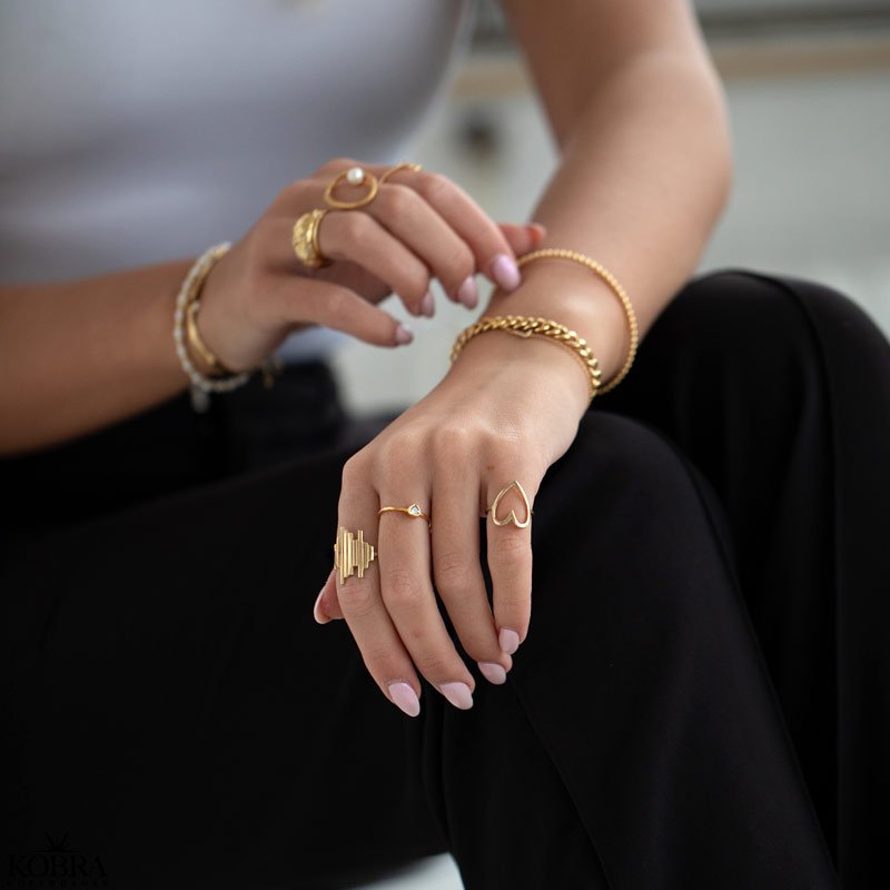 "Junie" heart ring in gold with stones