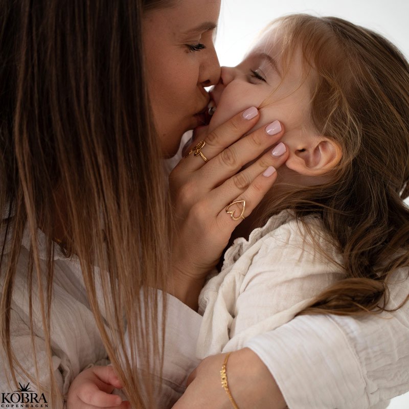 "Love" stor hjerte ring i guld