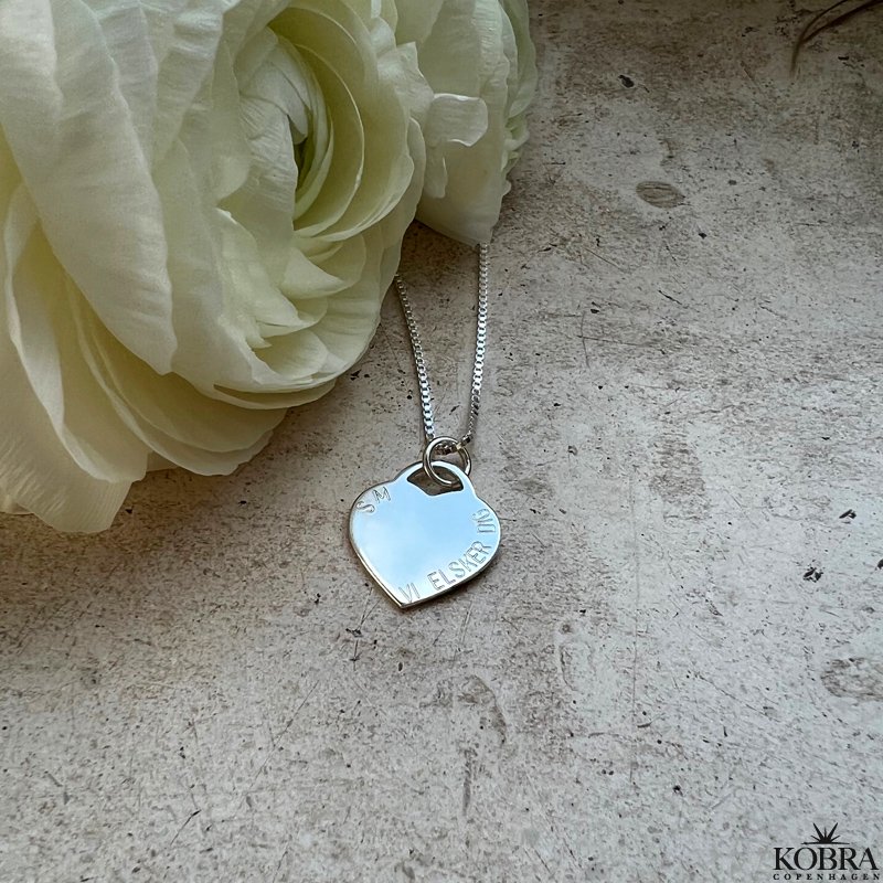 "Krlek" smuk slv hjerte halskde inklusiv gravering