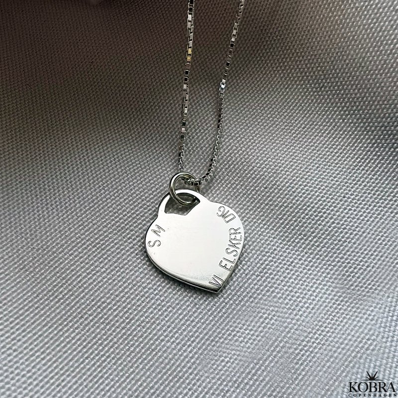 "Krlek" smuk slv hjerte halskde inklusiv gravering
