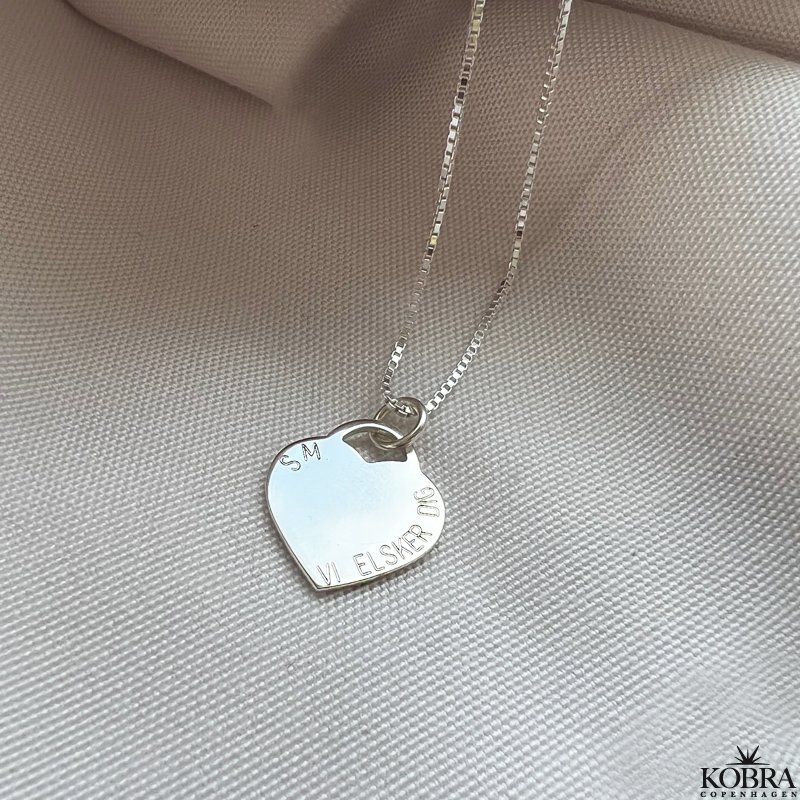 "Krlek" smuk slv hjerte halskde inklusiv gravering