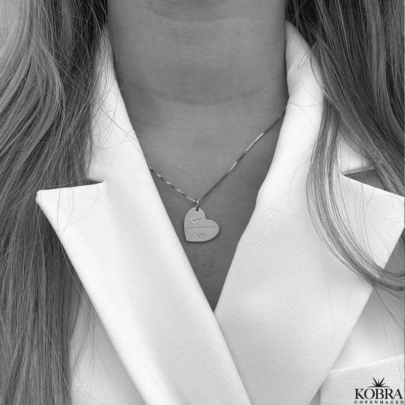 "Dear To Me" hjerte halskde i slv med gravering 