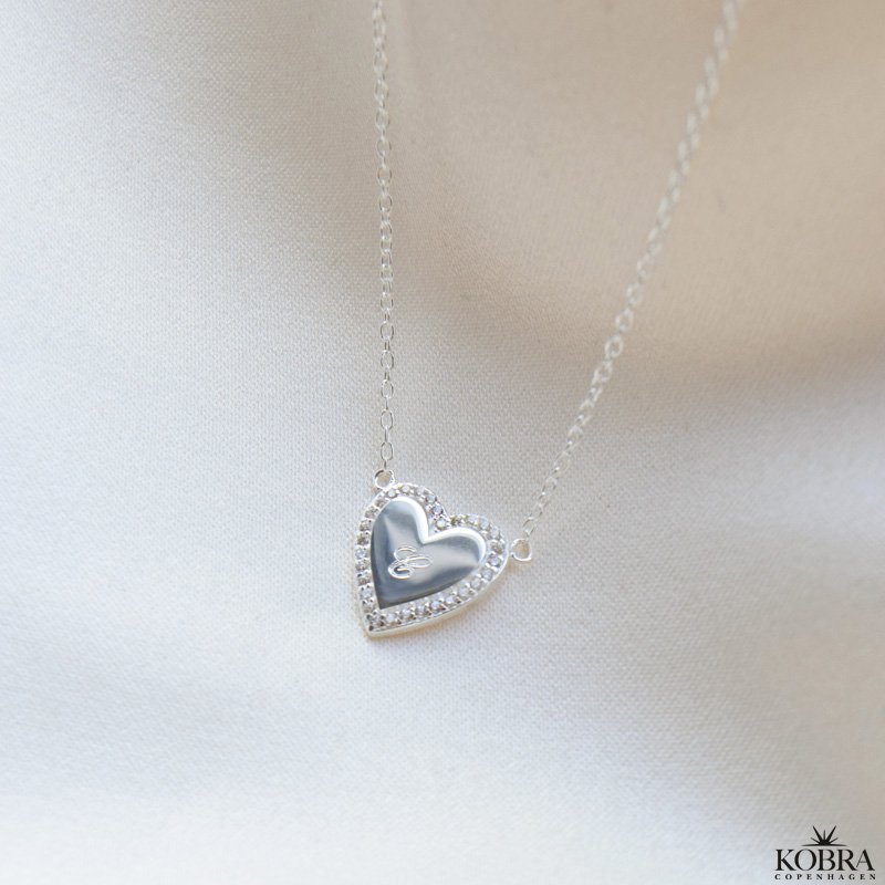 "Heart Glow" hjerte halskde i slv inklusiv gravering