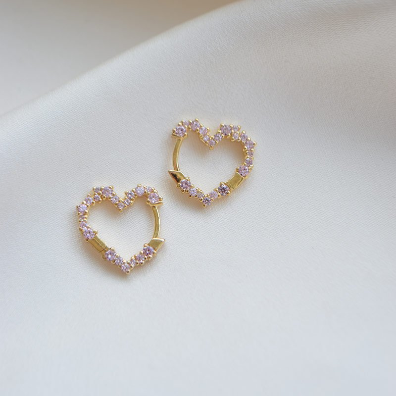 "Mikami" small gold heart earrings with pink stones