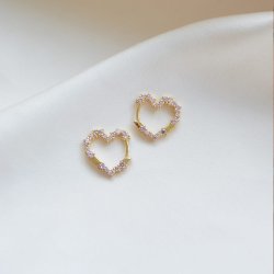 "Mikami" small gold heart earrings with pink stones