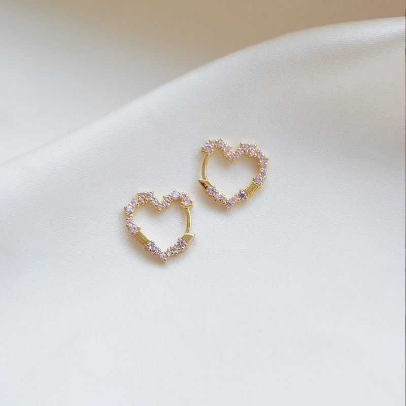 "Mikami" small gold heart earrings with pink stones