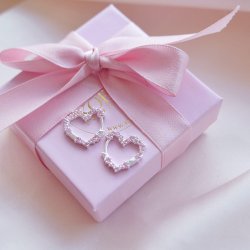 "Mikami" small silver heart earrings with pink stones