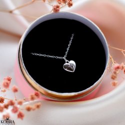 Konfirmationssmykke - lille hjertehalsk�de med gravering