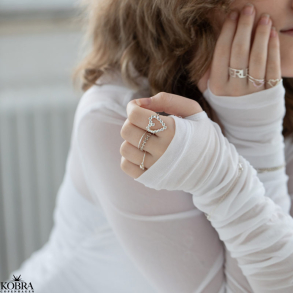 Konfirmations smykke - slv hjerte ring med sten
