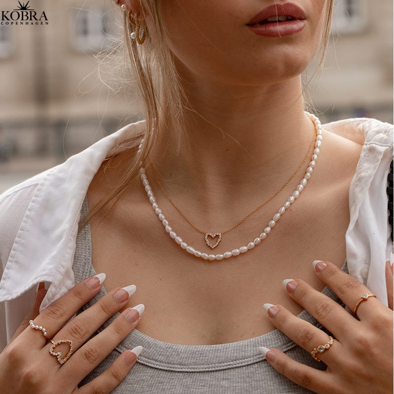 "Mikami" 18 carat gold-plated heart ring with white zirconia stones