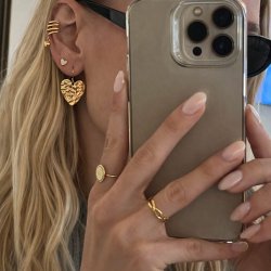 "Riannon" store 18 karat forgyldt hammersl�et hjerte �reringe