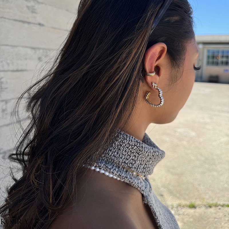 "Elsa" gold earrings with small bows and white stones