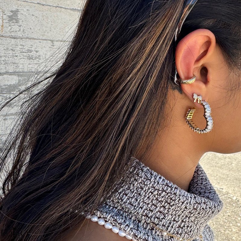 "Elsa" gold earrings with small bows and white stones