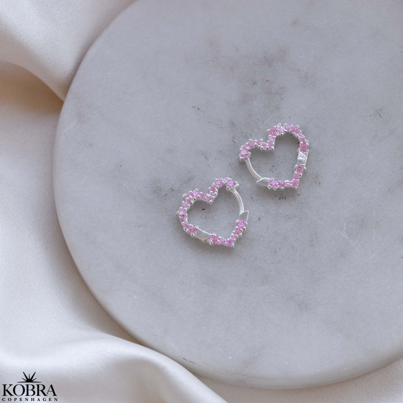 "Mikami" sm slv hjerte reringe med lyserde sten