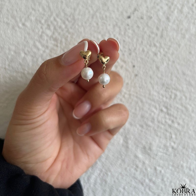 "Bellamy" Hjerte reringe i 18K forgyldt med ferskvandsperle