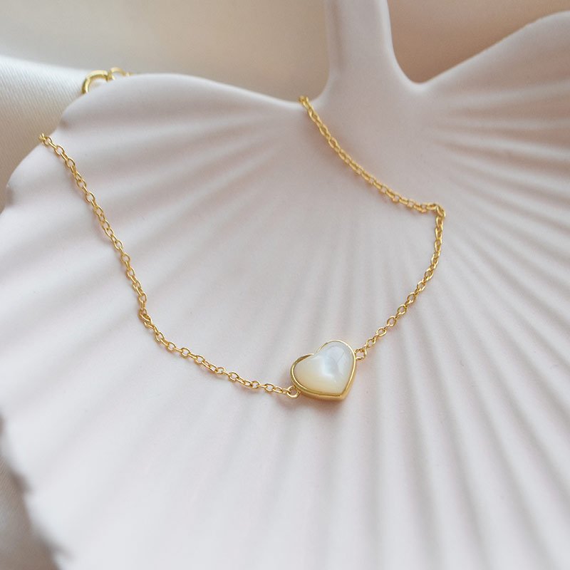 "Viola" 18 karat gullbelagt hjertearmb�nd med perlemor